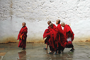 Een groep jonge monniken (Paro Ringpung Dzong)